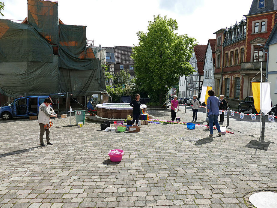 Bluemteppich auf dem Naumburegr Marktplatz (Foto: Karl-Franz Thiede)